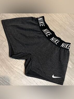Nike Girls Dark Gray Heather Athletic Shorts with Logo Waistband M